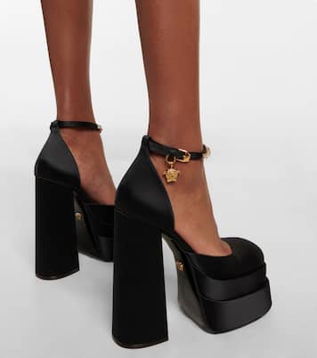 Plateau-Pumps Medusa Aevitas aus Satin | Versace