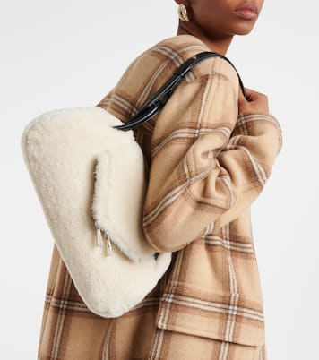 Bolso al hombro Gemini Small de borrego | Amina Muaddi