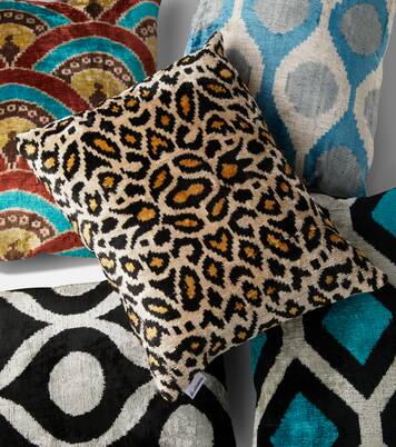 Silk and cotton velvet cushion | Les-Ottomans