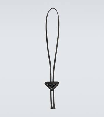 Cravate texane en cuir Saffiano à logo | Prada