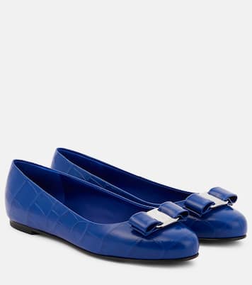 Vara Bow croc-effect leather ballet flats | Ferragamo