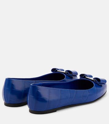 Vara Bow croc-effect leather ballet flats | Ferragamo