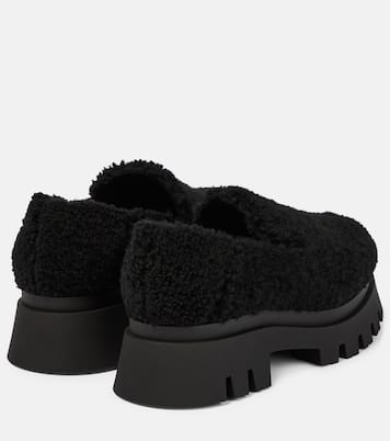 Plateau-Loafers Furry Chic aus Shearling | Dorothee Schumacher