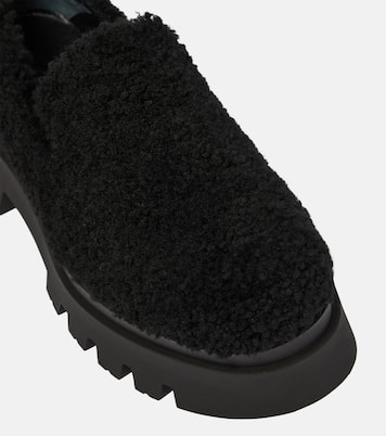 Plateau-Loafers Furry Chic aus Shearling | Dorothee Schumacher