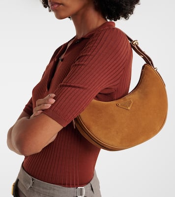 Schultertasche Prada Arqué aus Veloursleder | Prada