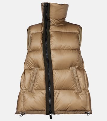 Asymmetric quilted down vest | Sacai