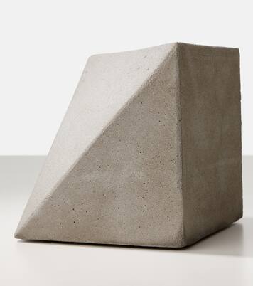 Concrete bookend | Michaël Verheyden