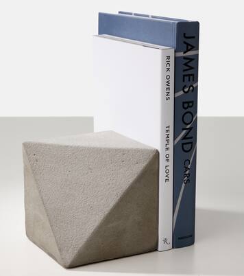 Concrete bookend | Michaël Verheyden