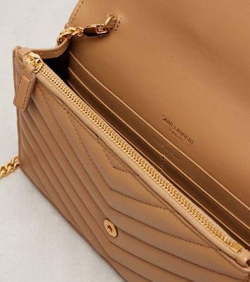 Portefeuille à chaîne Cassandre Envelope en cuir matelassé | Saint Laurent