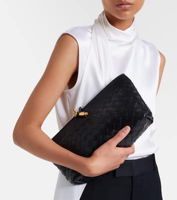 Andiamo Intrecciato Small leather clutch | Bottega Veneta