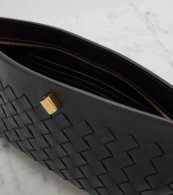 Andiamo Intrecciato Small leather clutch | Bottega Veneta