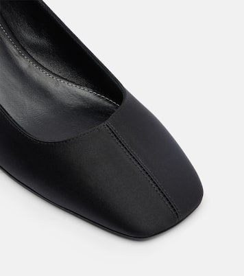 Pumps aus Satin | Toteme