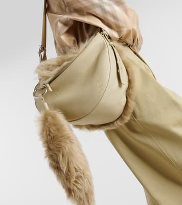Schultertasche aus Leder mit Shearling | Burberry