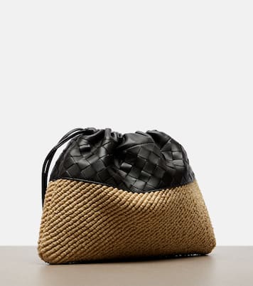 Clutch Dustbag Small aus Raffiabast und Leder | Bottega Veneta