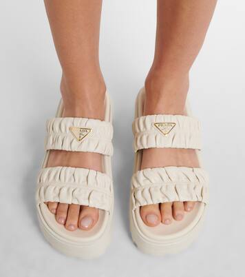 Plateausandalen aus Matelassé-Leder | Prada