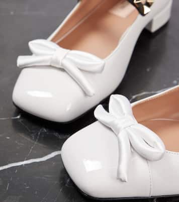 Mary-Jane-Ballerinas Rockstud Bow mit Lackleder | Valentino Garavani