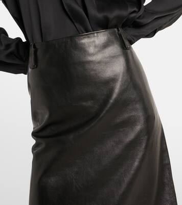 Midirock aus Leder mit Häkelstrick | Magda Butrym