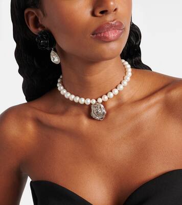 Floral faux pearl pendant necklace | Magda Butrym