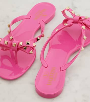 Rockstud bow-detail thong sandals | Valentino Garavani