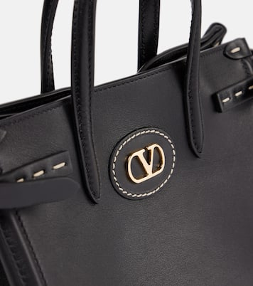 Antibes Small leather tote bag | Valentino Garavani