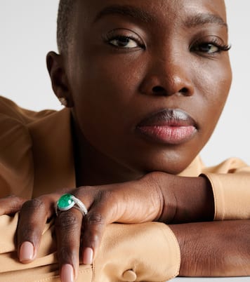 Bague en or blanc 18 ct, émeraudes et diamants | Kamyen