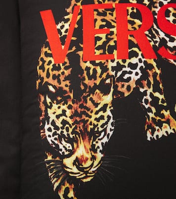 Logo printed cotton satin cushion | Versace Home