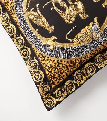 Logo printed cotton satin cushion | Versace Home
