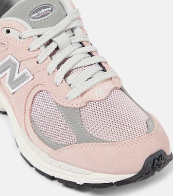 2002 suede-trimmed sneakers | New Balance