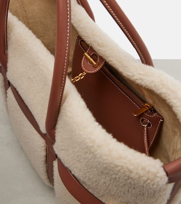 Tote Ghiera Small aus Shearling | Loro Piana