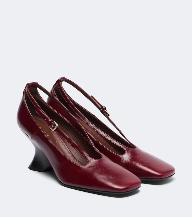 Leather pumps