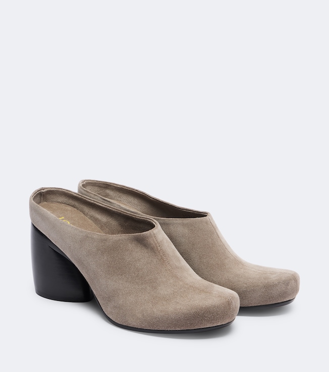 Oval suede mules