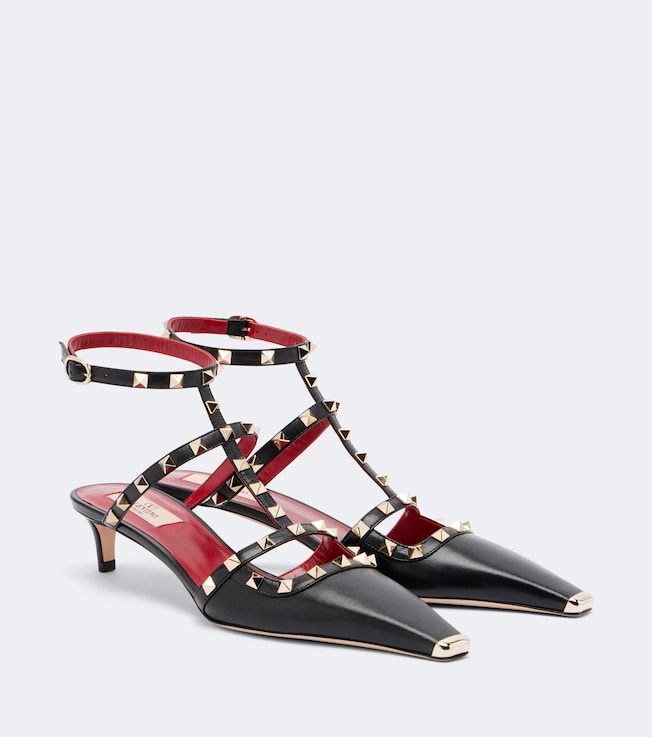 Rockstud leather pumps