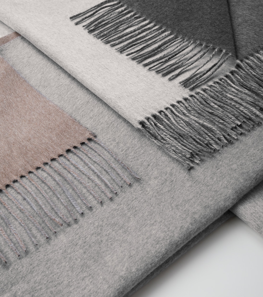 Coperta in seta con frange | Brunello Cucinelli