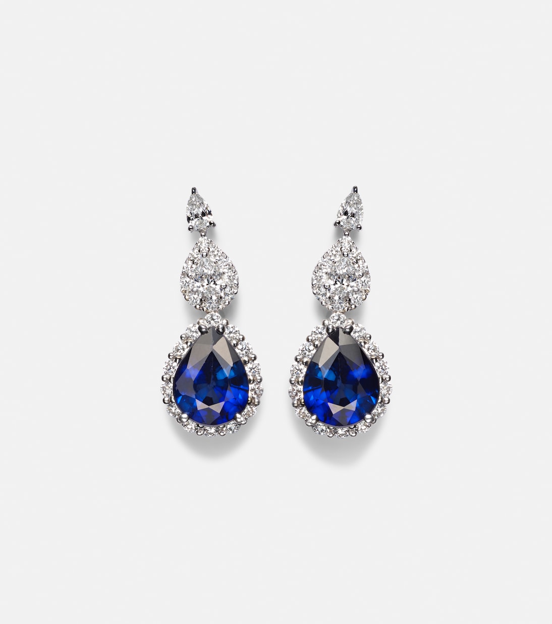 Orecchini Reign Supreme in oro bianco 18kt con diamanti e zaffiri | Yeprem