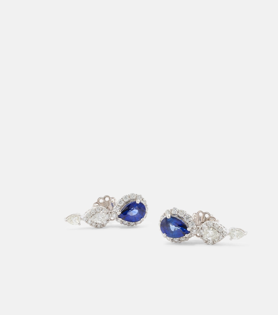 Orecchini Reign Supreme in oro bianco 18kt con diamanti e zaffiri | Yeprem