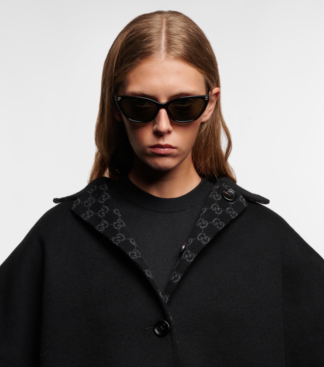 Occhiali da sole cat-eye GUCCI con logo Double G, stile giovanile e moda italiana.
