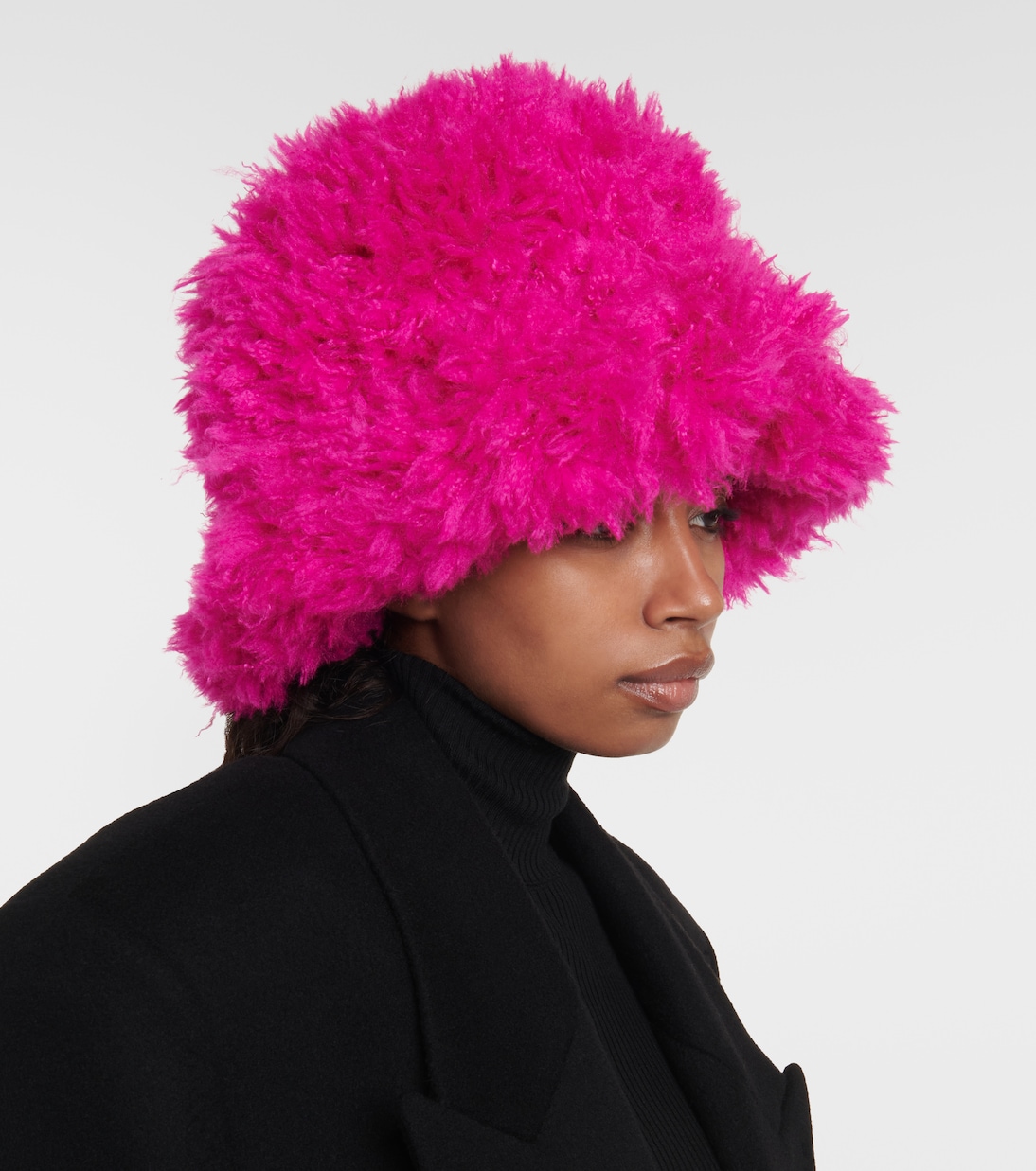 Bird faux fur bucket hat | Goldbergh