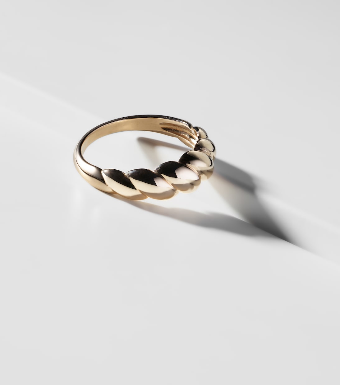 Bague Brioche en or 10 ct | Stone and Strand