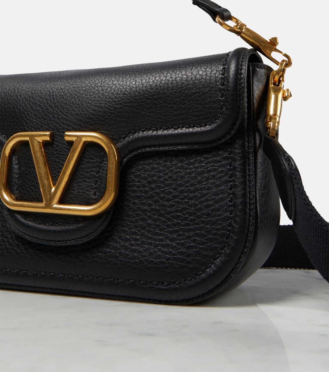 Alltime leather shoulder bag in black - Valentino Garavani