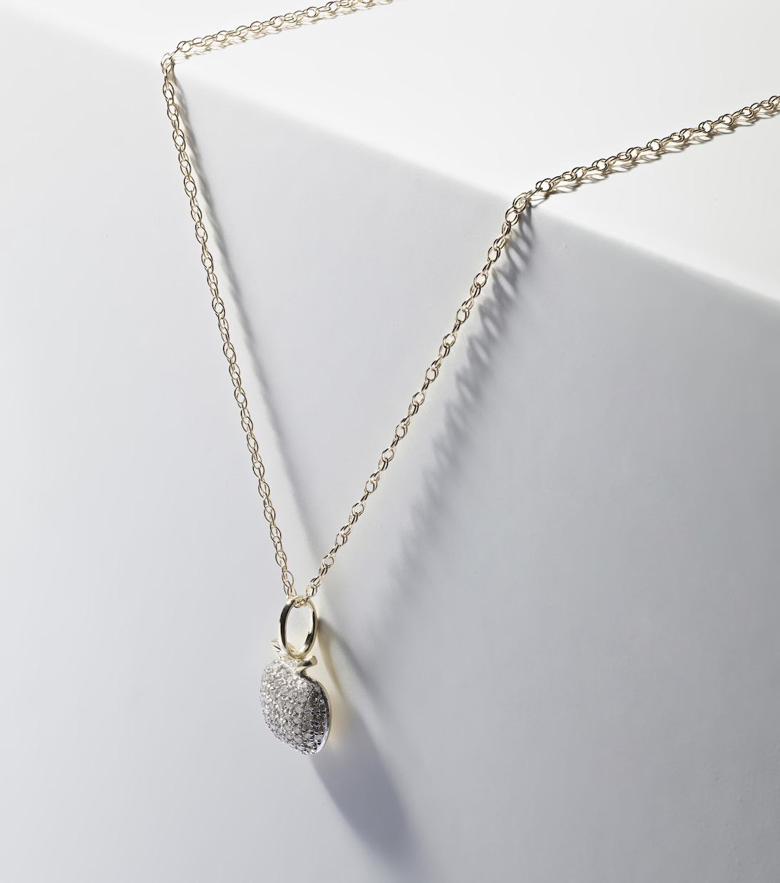 Collier Big Apple en or 10 ct et diamants | Stone and Strand