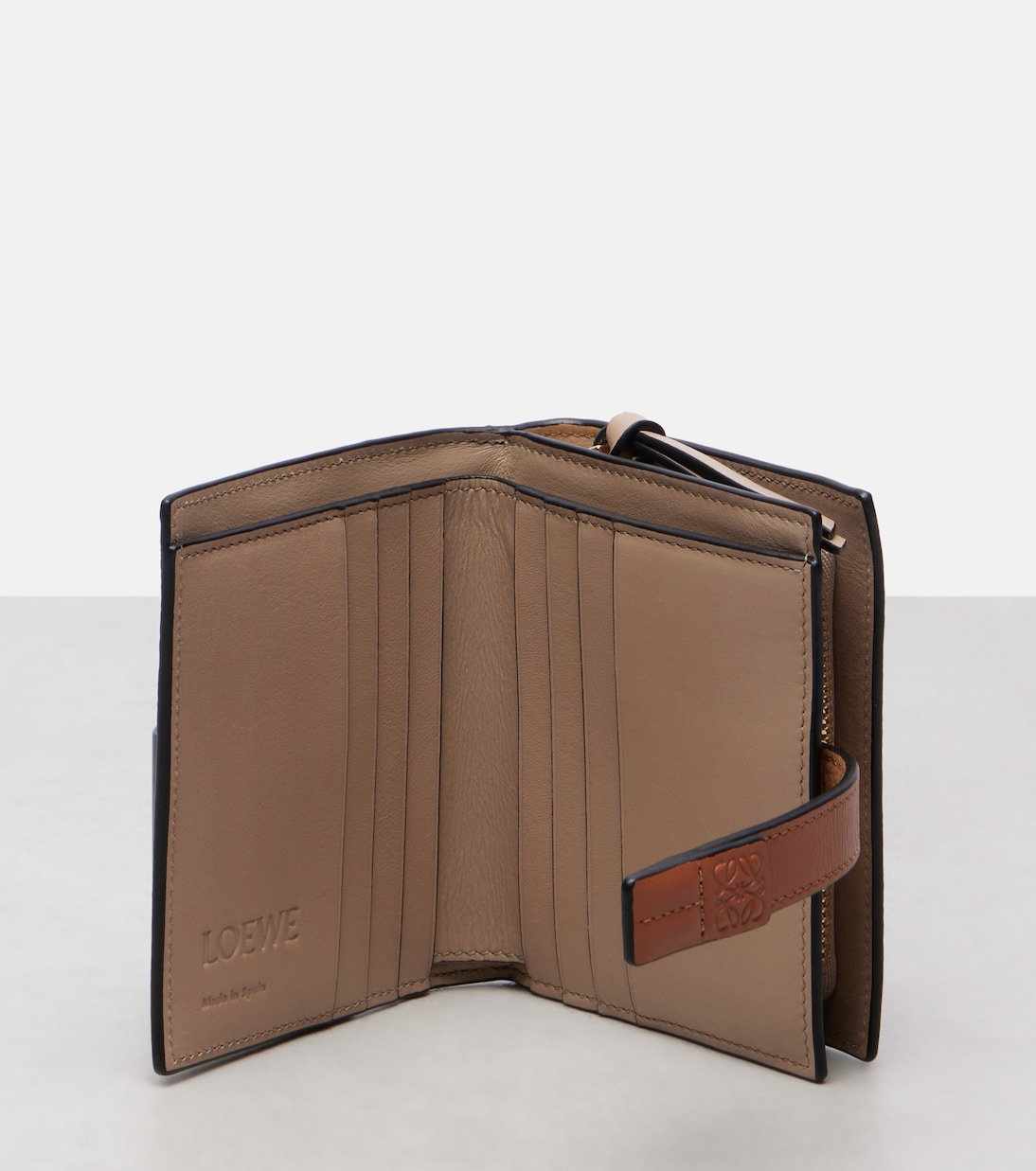 Compact leather wallet | Loewe
