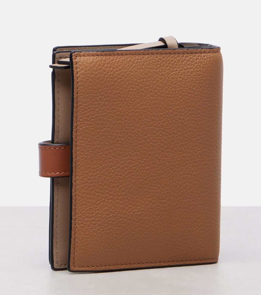 Compact leather wallet | Loewe