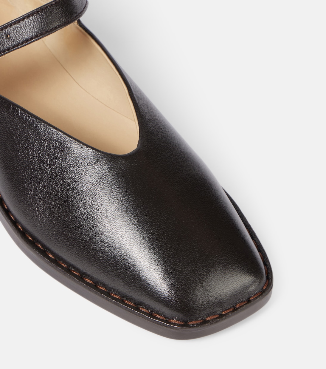 Eleganti ballerine in pelle Lemaire con allacciatura alla caviglia per uno stile giovane e raffinato