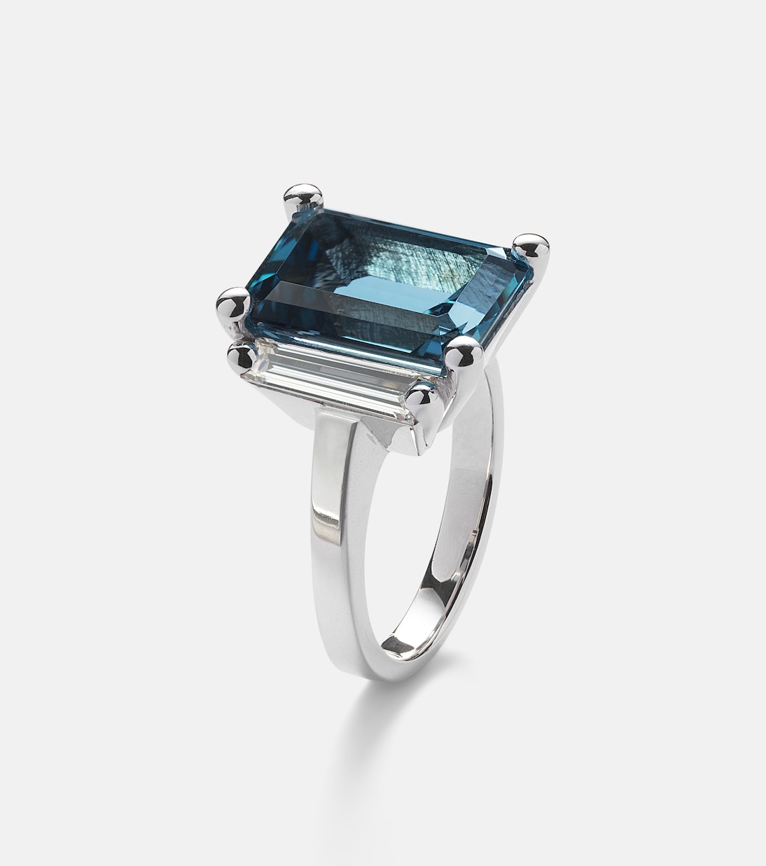 18kt gold ring with diamond and blue topaz | Suzanne Kalan
