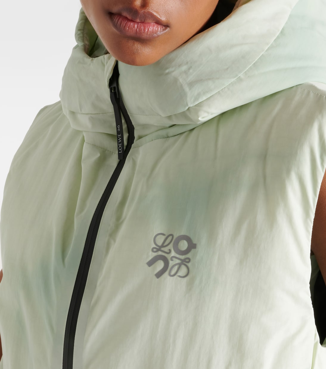 Chaqueta Técnica Tie-Dye de Loewe X On para Jóvenes Urbanos