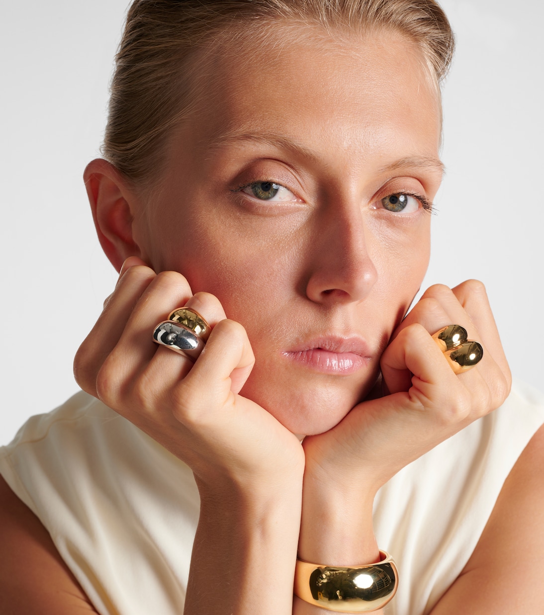 Anello in oro giallo e bianco di Jennifer Fisher, stile Chavez, per giovani trendy