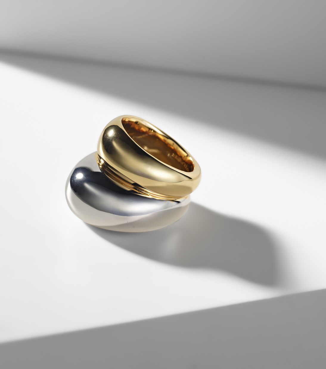 Anello in oro giallo e bianco di Jennifer Fisher, stile Chavez, per giovani trendy