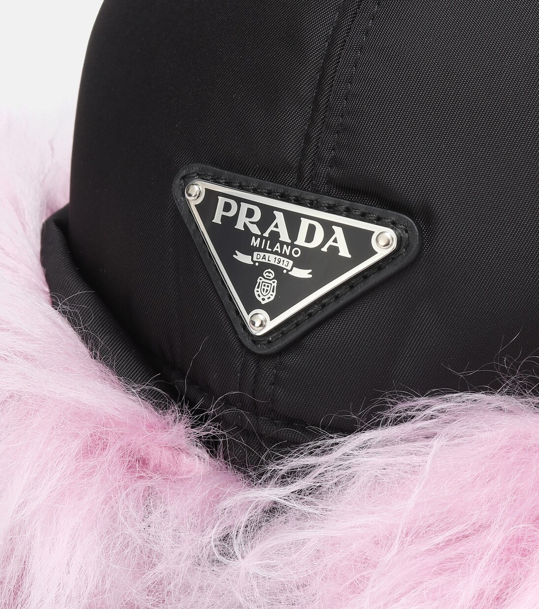 Berretto PRADA in nylon con dettagli in mohair per uno stile giovane e trendy