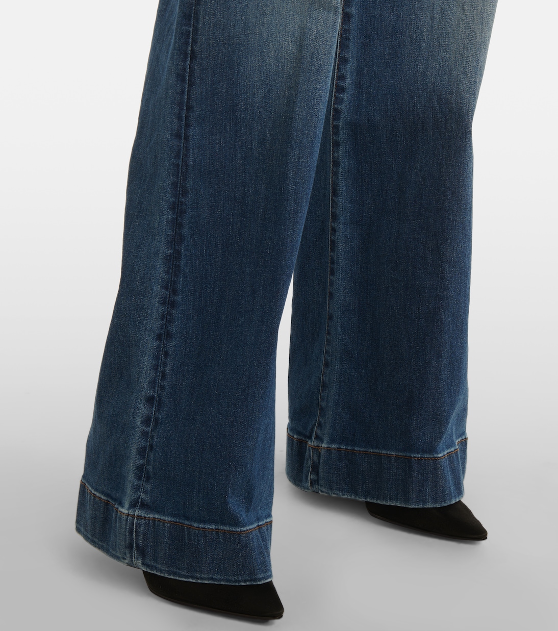 High-Rise Flared Jeans Modern Dojo Groovy | 7 For All Mankind