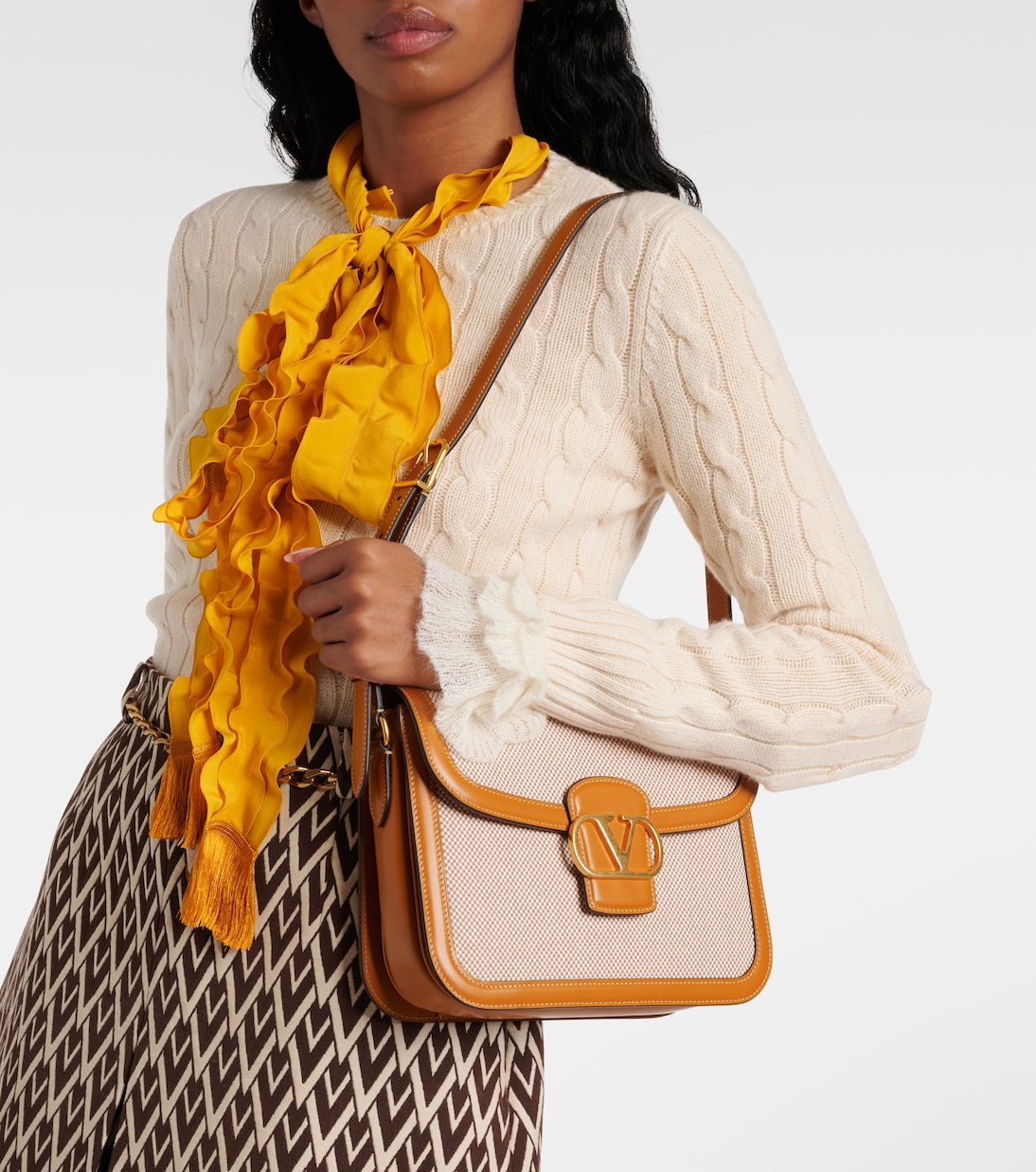 9TO5 VLogo canvas shoulder bag | Valentino Garavani